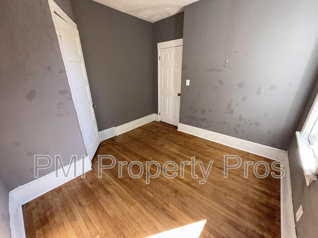 Building Photo - 2575 N 34th St Unit Upper