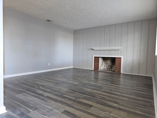 Photo - 3 Bedroom, 2 bath w/ detached 1 bed/ 1 bat...