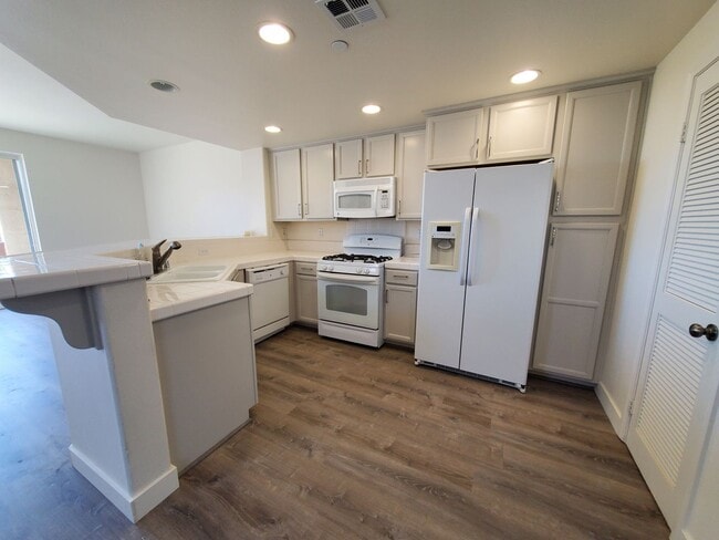 Photo - 3bd/3ba Tri-Level Condo - Pet-friendly