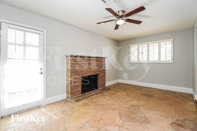 Photo - 7427 E McKinley St