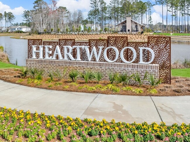 Photo - 3 bedrooms, 2 1/2 bathrooms in Richmond Hill's Heartwood Community