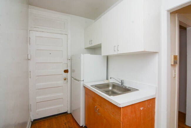 Photo - 3308 W Schubert Ave Unidad V1 Rental