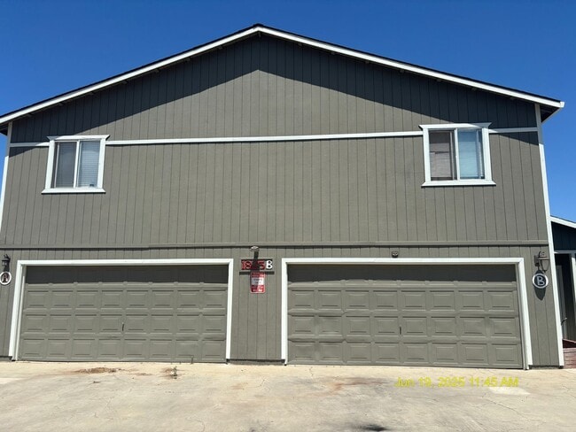 Building Photo - Newly renovated three bedroom duplex in Soledad