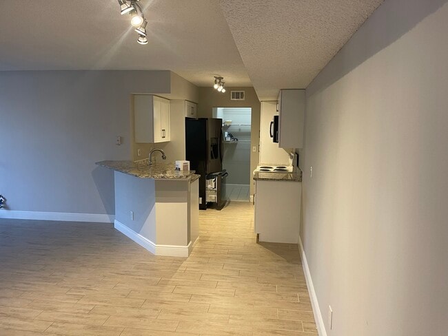 Dining room & kitchen - 13561 Eagle Ridge Dr Unit 1023