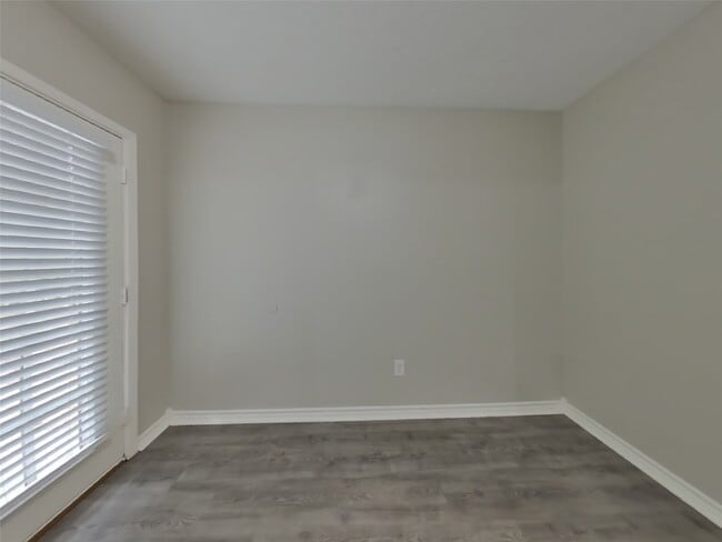 Photo - 729 Forest Ln Dr