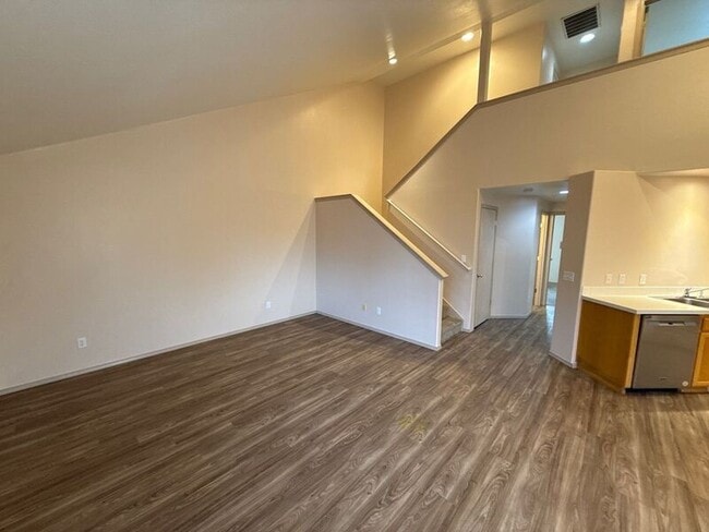 Photo - 1685 Lucinda Ave NE