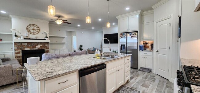 Photo - 1001 W Ashmore Landing Loop