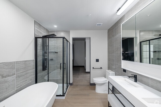 2BR, 1BA - 762SF - Bathroom