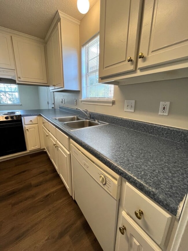 Photo - 206 Worthington Ln