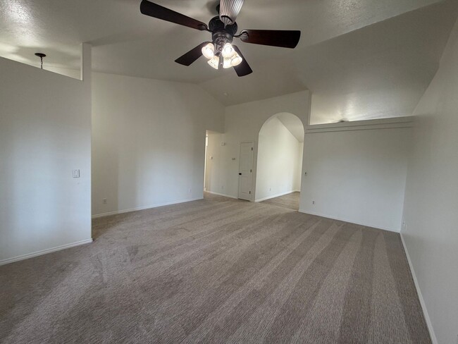 Photo - SPACIOUS HOME FOR RENT!