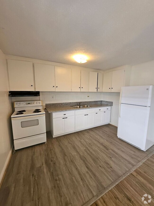 Building Photo - Beautifully renovated Apartment in Hilo