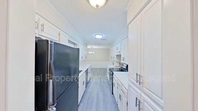 Photo - 821 W Woodard St
