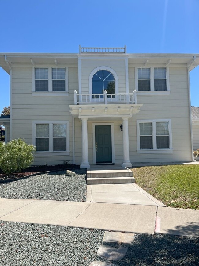 Building Photo - Available Now – 4 Bedroom Home in Desirabl...