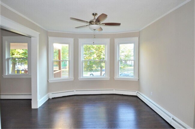 Livingroom - 966 Carroll Ave