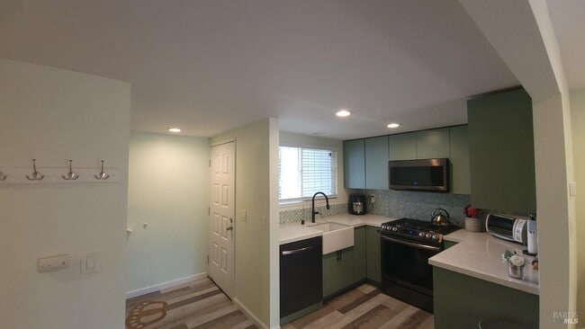 Building Photo - 2315 Cross Ave