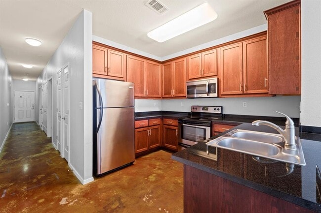 Photo - 910 W 25th St Unit 209