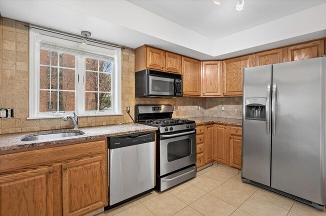 Photo - 727 Warburton Ave