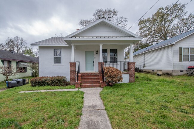 Photo - $300 off 2nd month's rent!! Spacious 2 Bed...