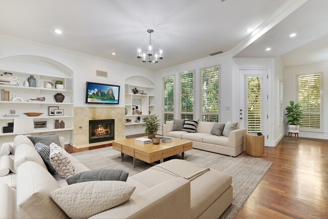 Photo - 601 Upson St