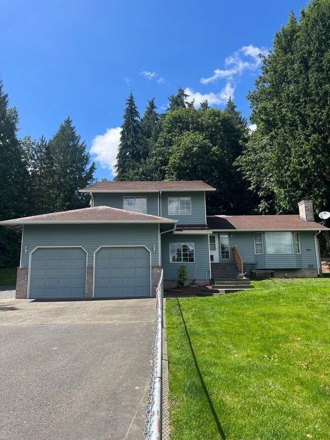 Building Photo - 3 bedroom 2.5 bathroom Home in Lake Steven...