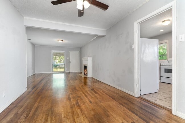 Photo - 7802 Morton St