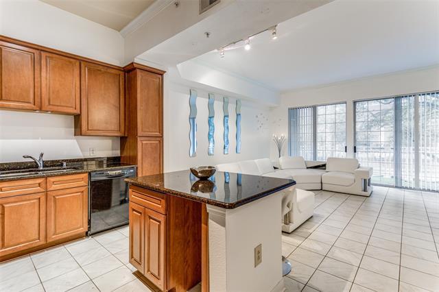 Photo - 3225 Turtle Creek Blvd Blvd Unidad 16