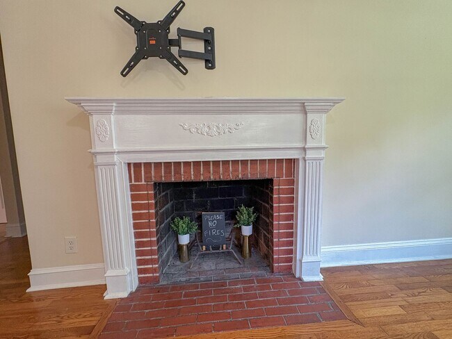 Photo - 946 McKimmon Rd