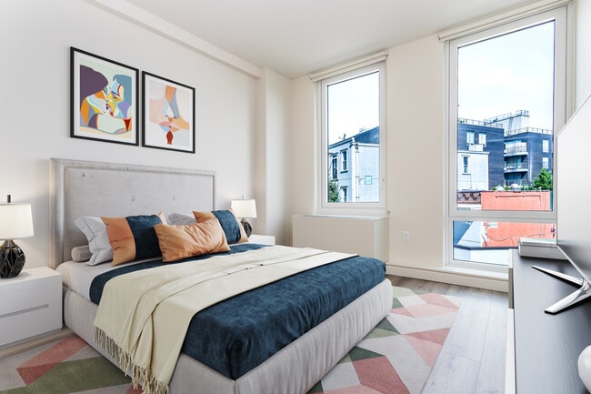 Photo - 470 Manhattan