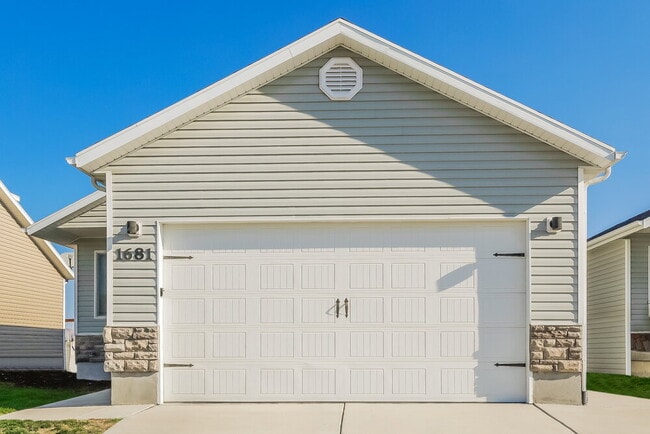 Building Photo - 1681 E Tumwater Ln