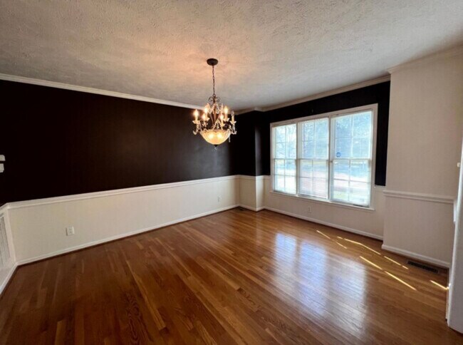 Photo - 1175 Derbyshire Rd