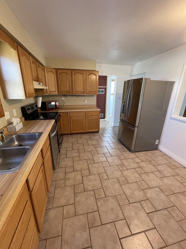 Photo - 820 48th St S