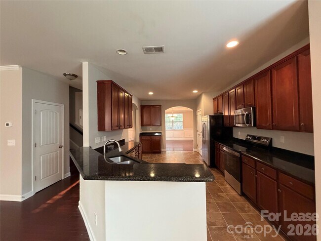 Photo - 2002 Fripp Ln
