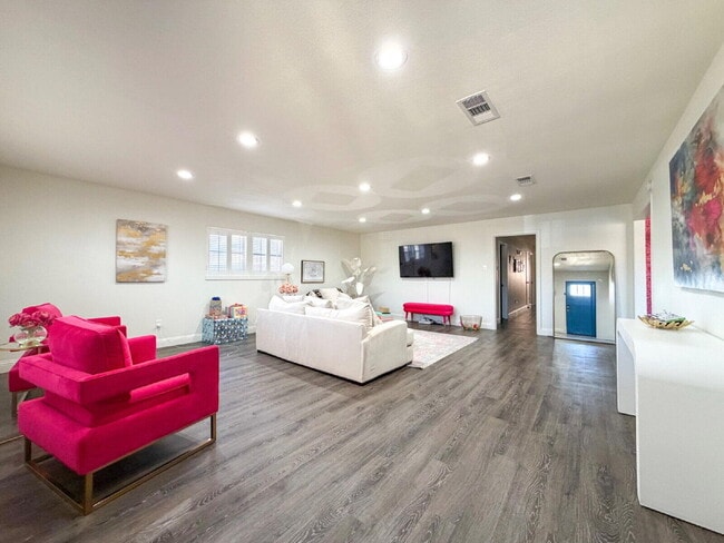 Photo - 3111 43rd St