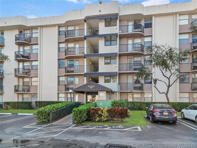 Building Photo - 2701 Riverside Dr Unit Apt 516