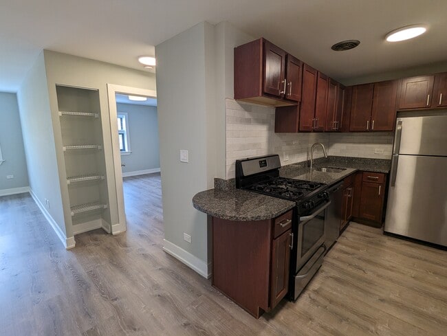 Photo - 503 W Barry Ave