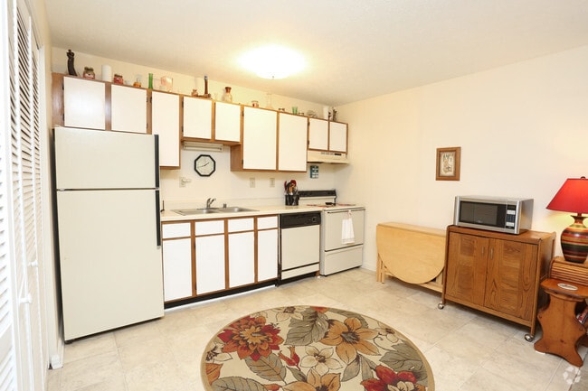 1BR, 1Ba- 450 SF - Kitchen - Tyler Park Apartments