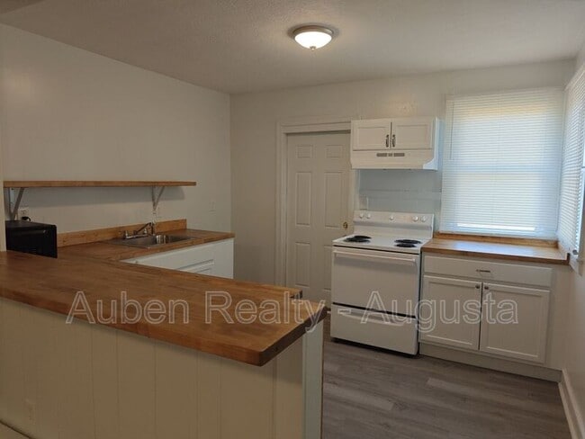 Photo - 2125 Kennedy Dr