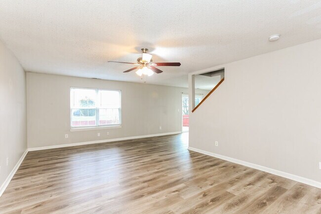 Photo - 10302 Draycott Way