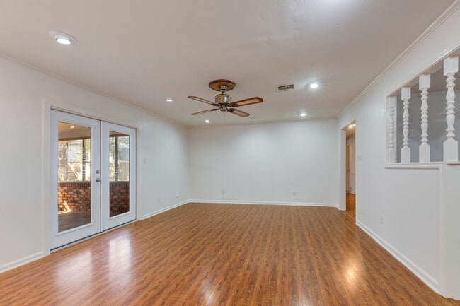 Photo - 113 Aberdeen Dr