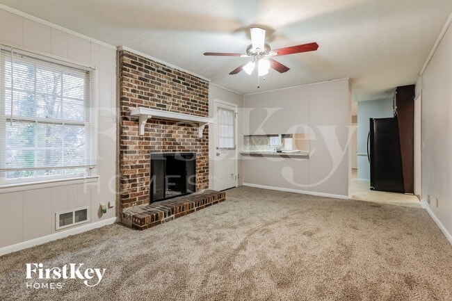 1314 White Oak Ct SE