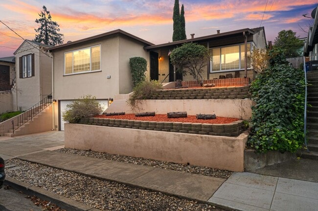 Photo - 22123 Main St