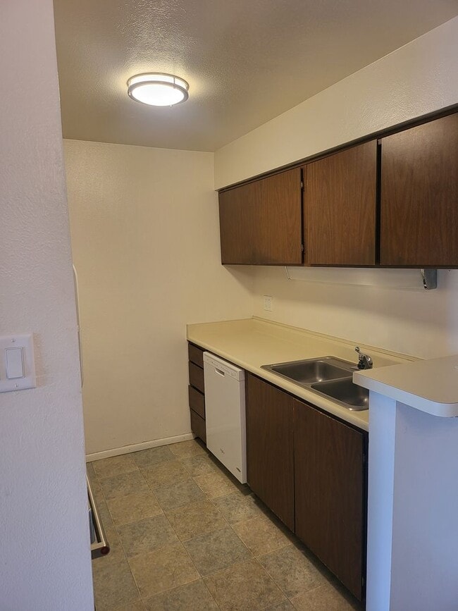 Photo - NE UPTOWN WINROCK CONDO 2/BD 2/BA - UTILITIES INCLUDED