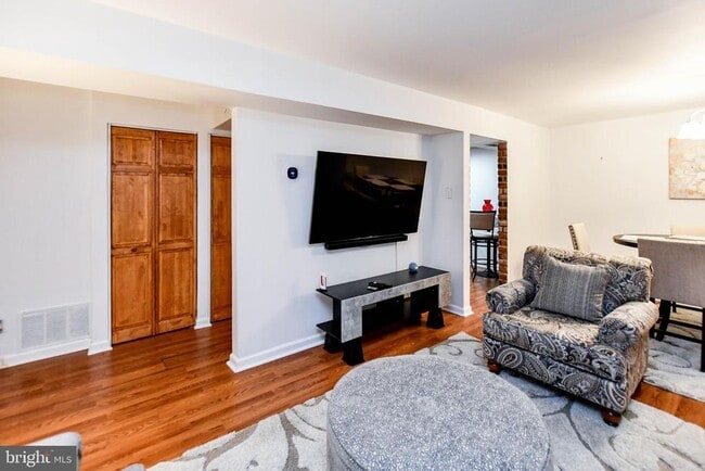 Photo - 8317 Canning Terrace