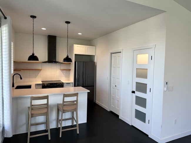 Photo - A Bright & Contemporary Home in Pasco