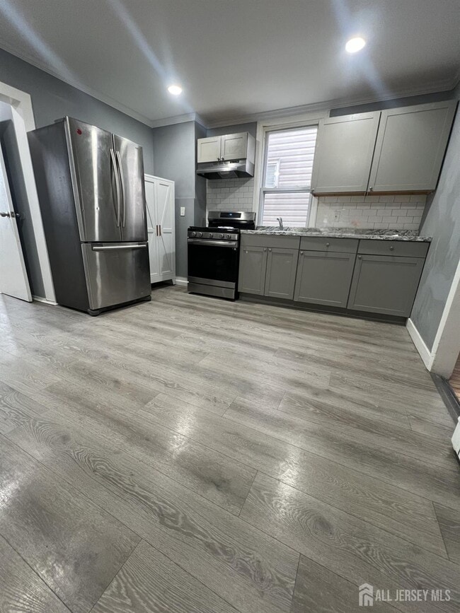 Building Photo - 387 Market St