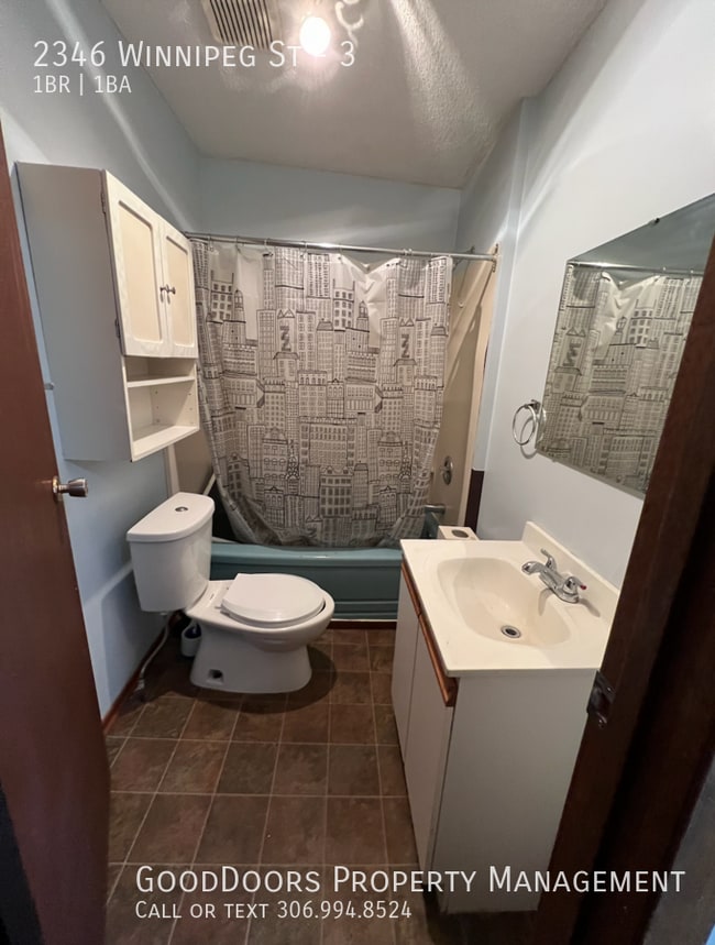 Photo - 2346 Winnipeg St