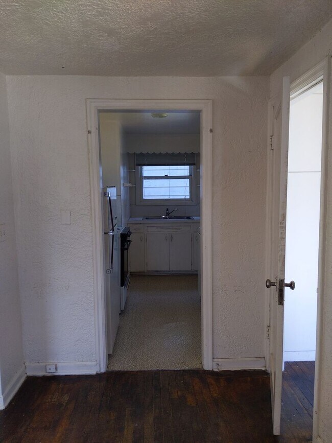 1566 1/2 Mill St.