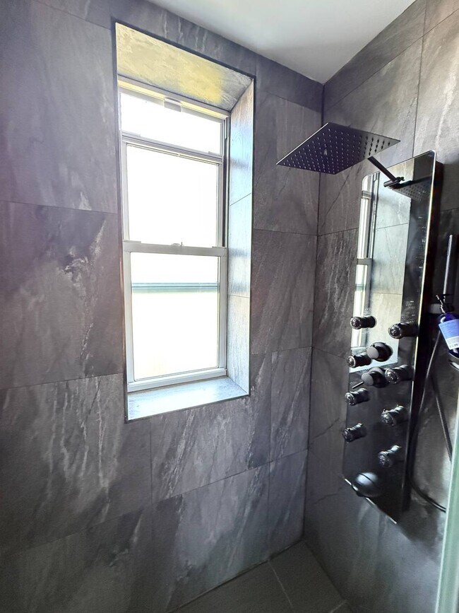 Photo - 47 47th St Unit Apt 6