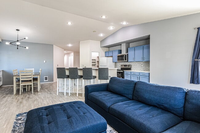 Photo - Top-Floor 3 Bed/2 Bath Condo with Silver Lake Views –! Available NOW for RENT Unit #B304