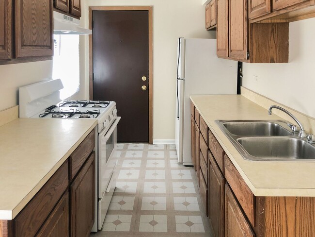 Photo - 627 W Melrose St Unit G2